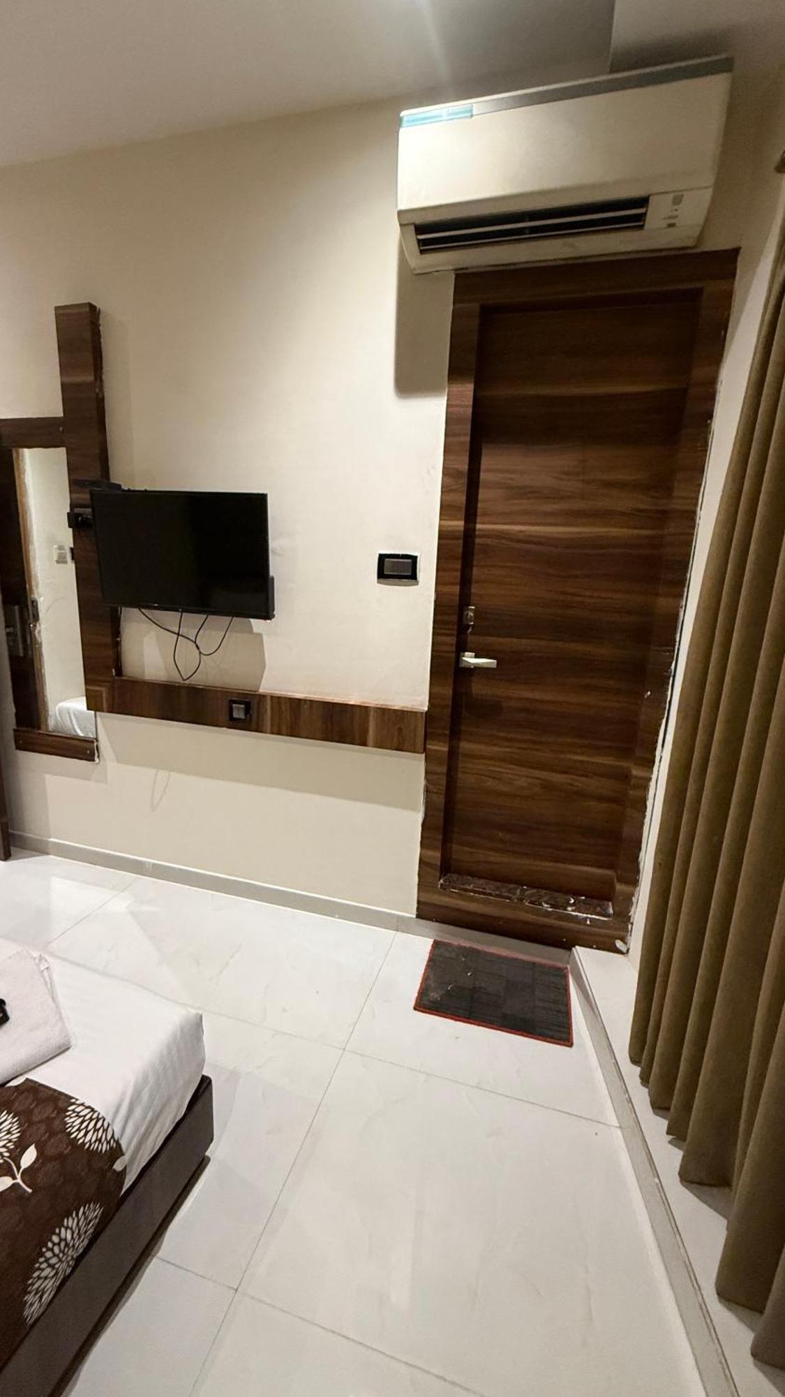 M E R I T O N Hotel T-2 Bombay Exterior foto