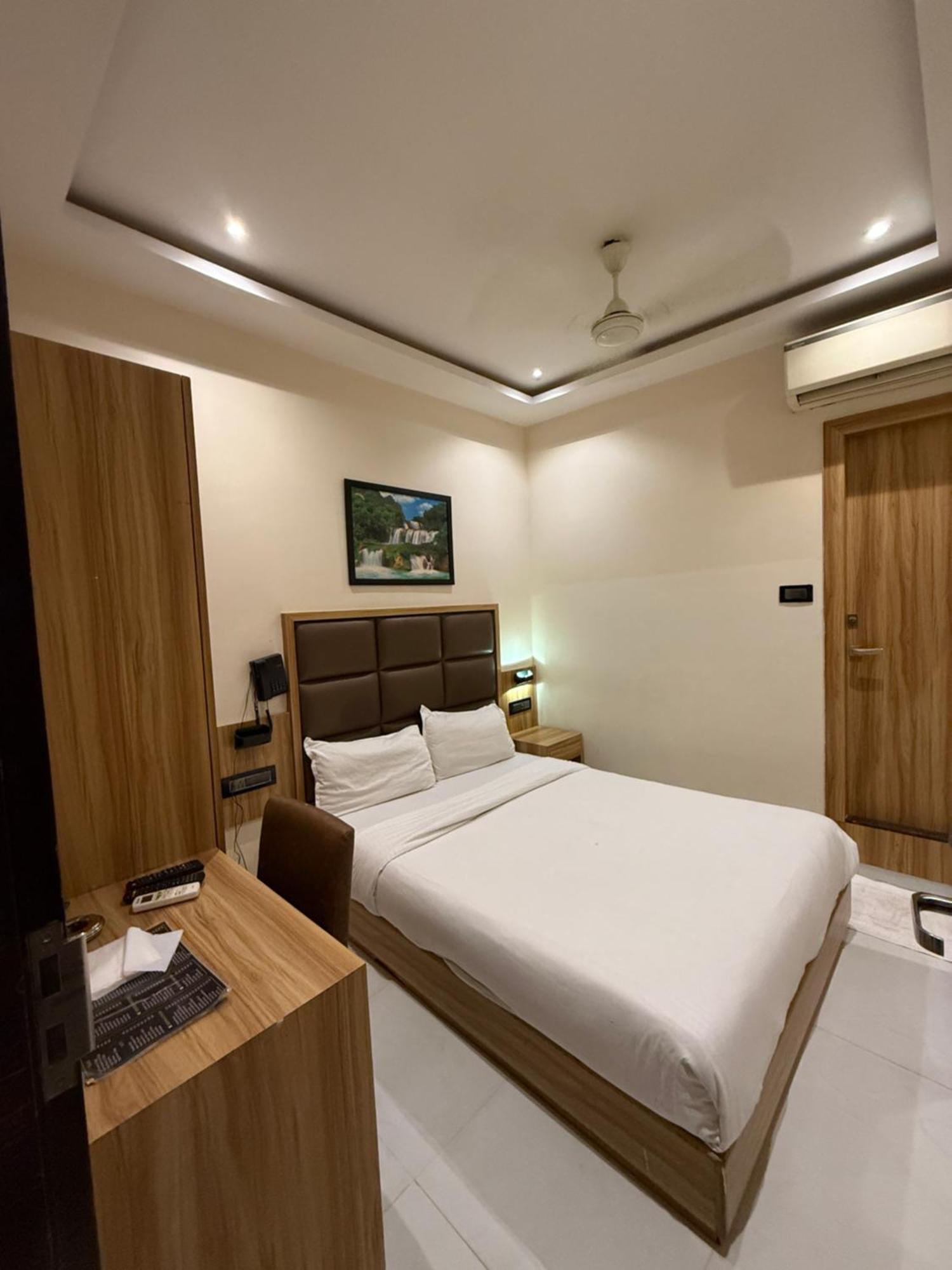 M E R I T O N Hotel T-2 Bombay Exterior foto