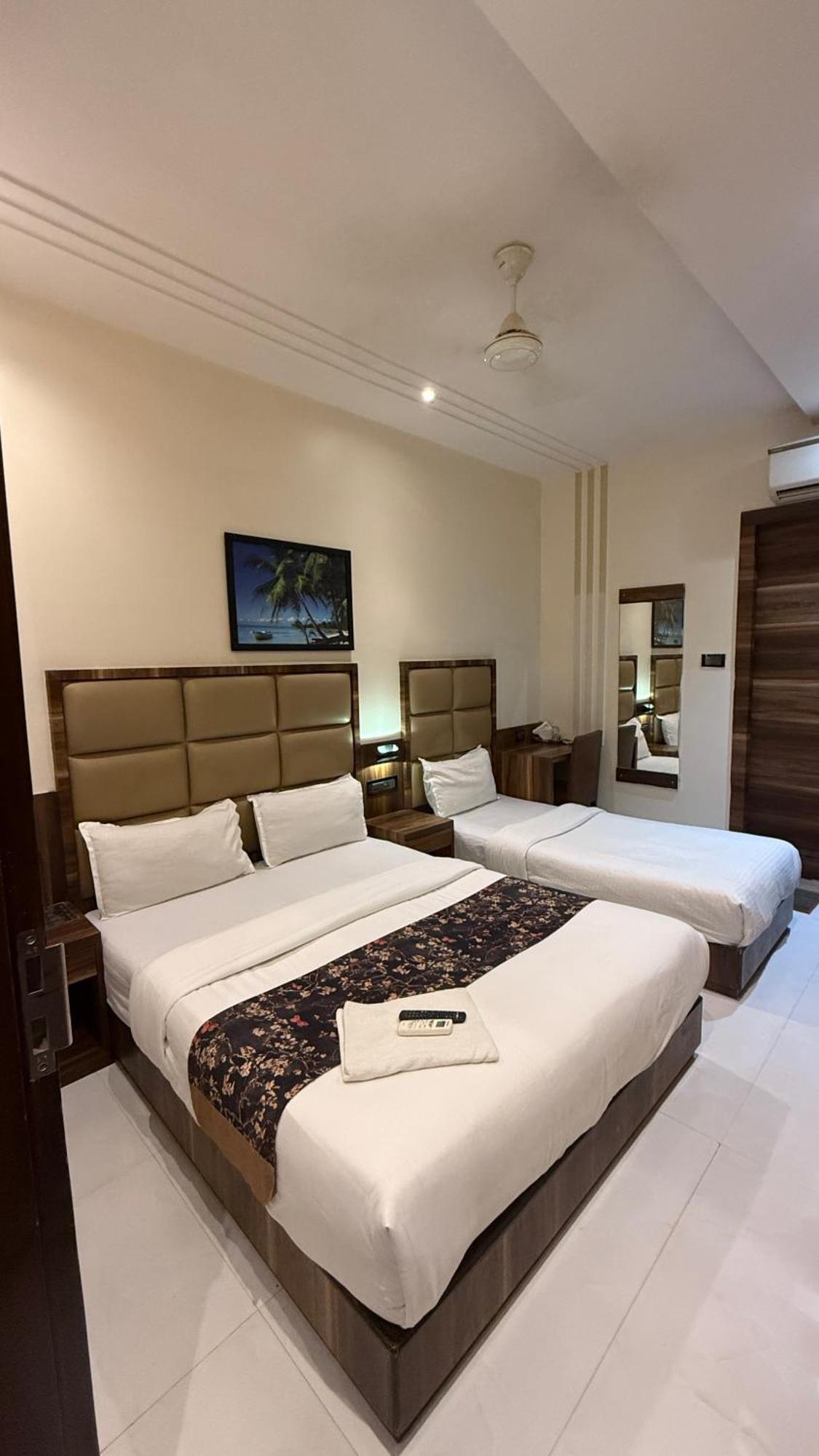 M E R I T O N Hotel T-2 Bombay Exterior foto
