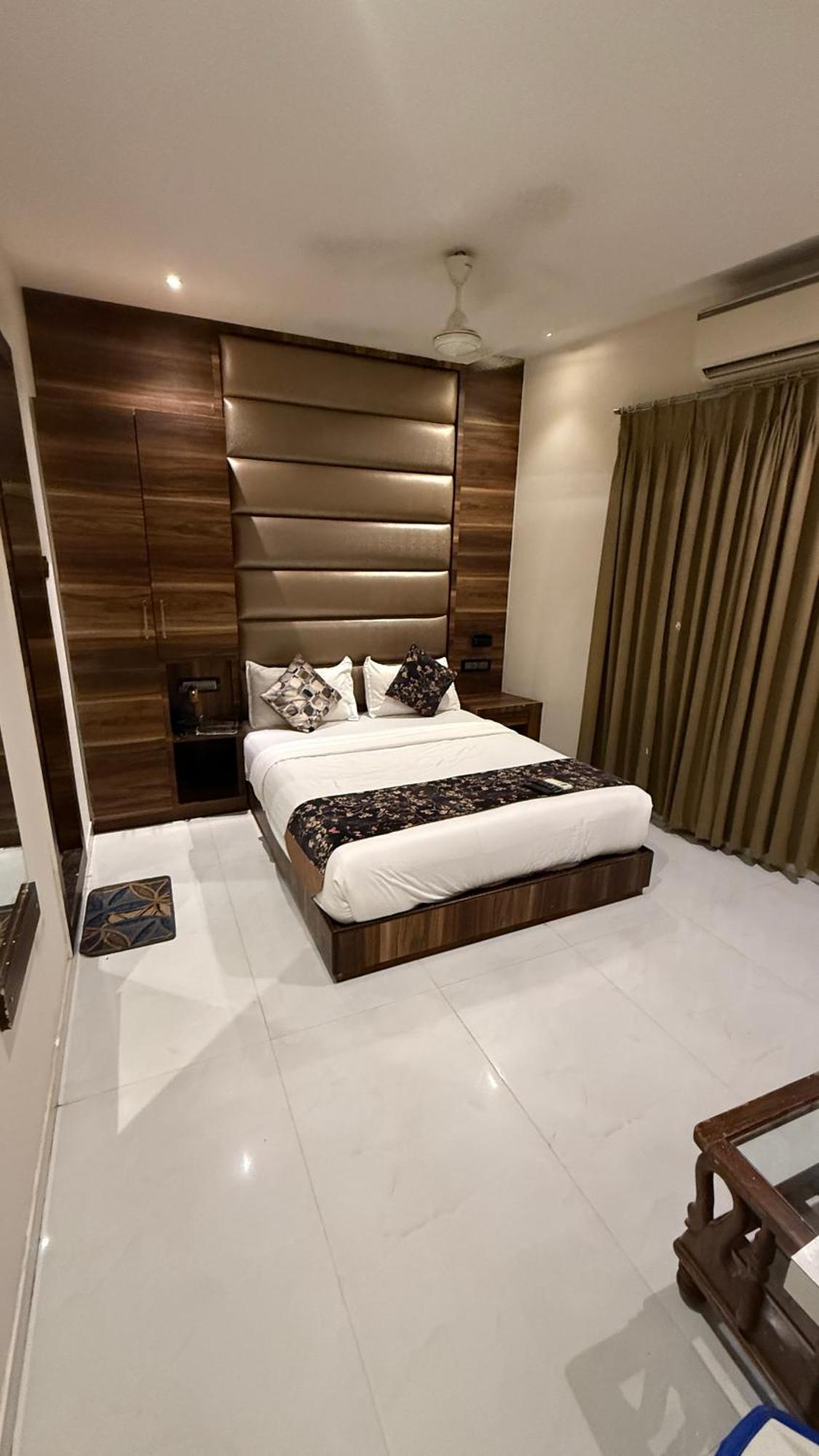 M E R I T O N Hotel T-2 Bombay Exterior foto
